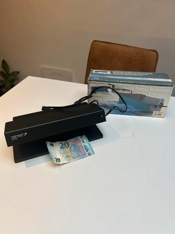 Vals geld detector genie beschikbaar voor biedingen