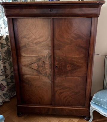 Armoire Acajou Louis Philippe disponible aux enchères