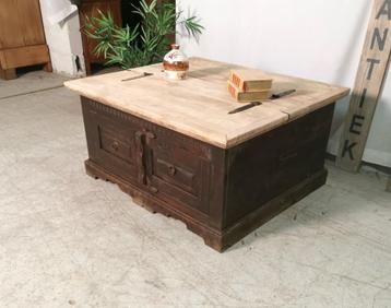 Grote oude dekenkist-/salontafel in TEAK hout 105 x 91 H 52 beschikbaar voor biedingen
