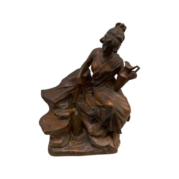 Carli Gipssculptuur: Zittende vrouw met vogelkruik, Antiek en Kunst, Antiek | Keramiek en Aardewerk, Ophalen of Verzenden