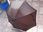 Parapluie Louis Vuitton rare avec manche en bois, Brun, Autres types, Utilisé, Enlèvement ou Envoi