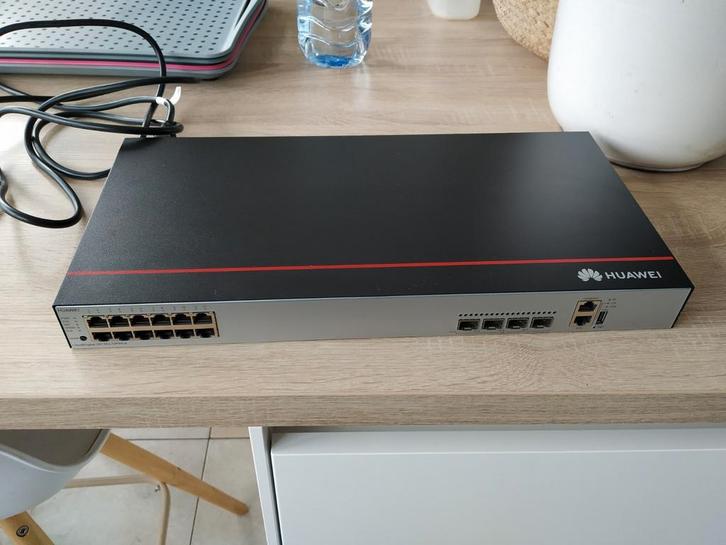 HUAWEI S5735-L 12P4S-A router ethernet switch 12 poorten, Computers en Software, Routers en Modems, Gebruikt, Router, Ophalen of Verzenden