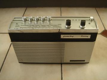 GRUNDIG PARTY BOY 2018 + BONUS GRUNDIG WALKMAN beschikbaar voor biedingen