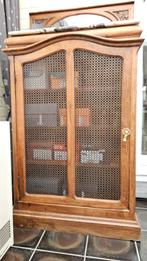 2 Oude kastjes met spiegel en marmer, Enlèvement