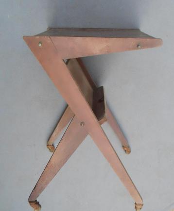 TABLE BUREAU année 50 à rafraichir beschikbaar voor biedingen