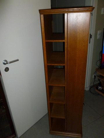 Dragbaar vitrine kast met velgen, Huis en Inrichting, Kasten | Vitrinekasten, Ophalen, Minder dan 50 cm, 100 tot 150 cm, 25 tot 50 cm