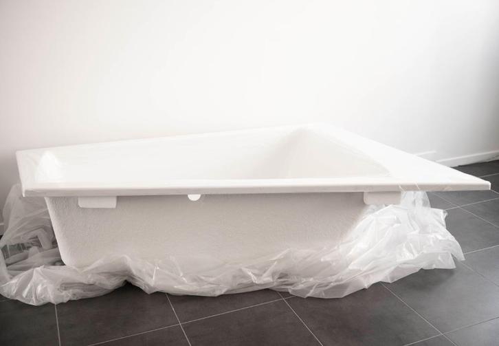 Mooi wit ligbad, Doe-het-zelf en Bouw, Sanitair, Zo goed als nieuw, Bad, Ophalen