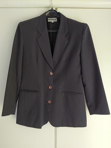 mooie damesvest maat 40 beschikbaar voor biedingen