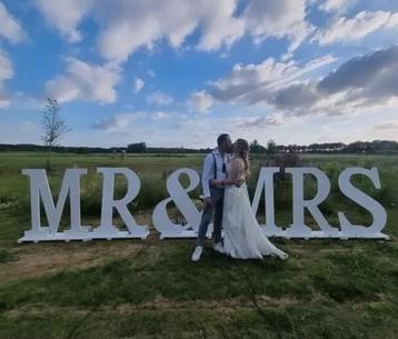 Mr&mrs bruiloft letters  beschikbaar voor biedingen
