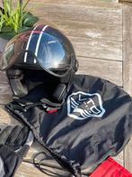 Helmen en handschoenen Vespa, Ophalen