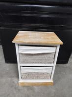 Kastje met 2 rieten mandjes, Ophalen, Zo goed als nieuw