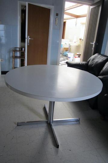 ronde keukentafel met 4 stoelen  beschikbaar voor biedingen