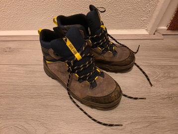 Te koop: kinder wandelschoenen maat 37 beschikbaar voor biedingen