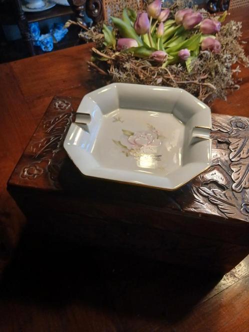 Limoges Porselein asbak Angelique-handbeschilderd €18, Antiek en Kunst, Curiosa en Brocante, Ophalen of Verzenden