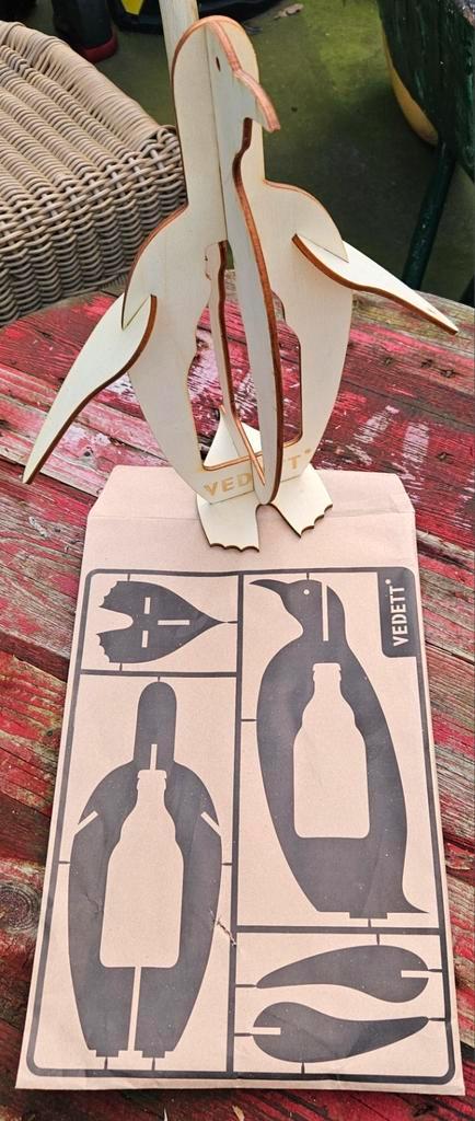 Kit pingouin en bois Vedett
Ce ping en bois, Collections, Marques de bière, Enlèvement ou Envoi
