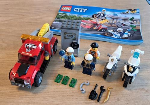 Lego City 60137 politieachtervolging, Kinderen en Baby's, Speelgoed | Duplo en Lego, Zo goed als nieuw, Lego, Complete set, Ophalen of Verzenden
