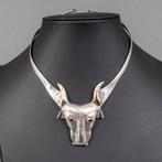 collier vintage spécial avec tête de taureau, Enlèvement ou Envoi, Comme neuf, Avec pierre précieuse, Argent