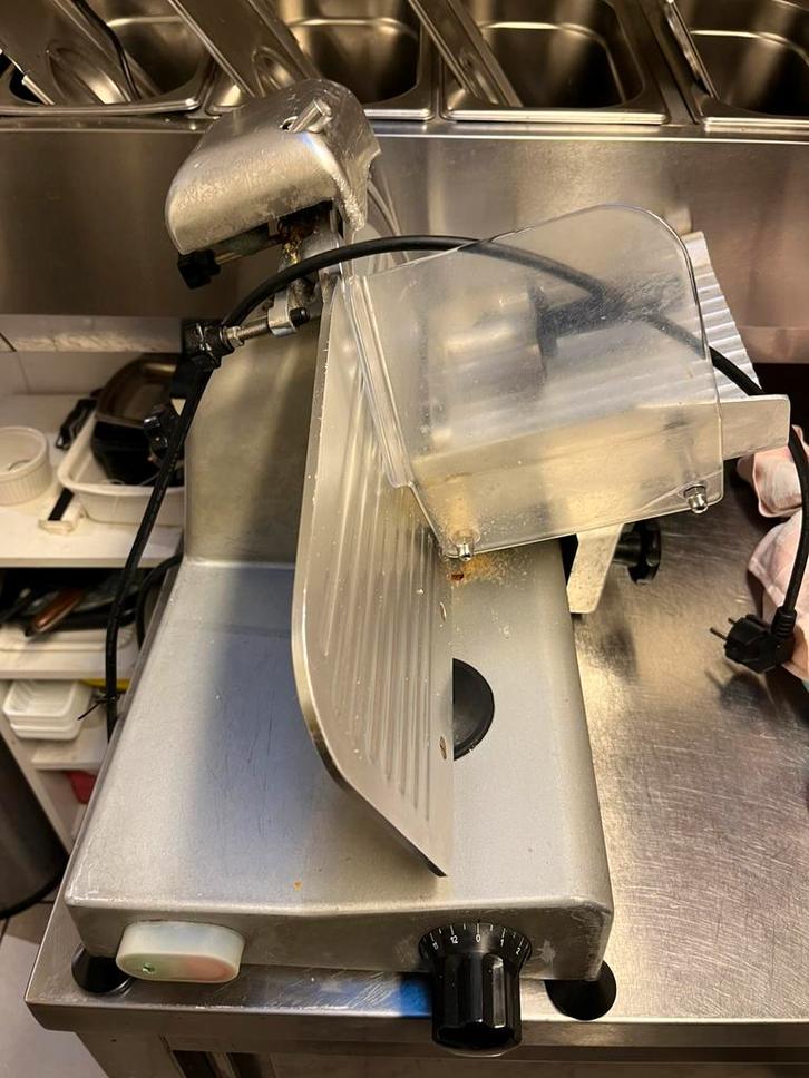 Trancheuse à viande GETRA 220ES/B-8, Articles professionnels, Horeca | Équipement de cuisine, Enlèvement
