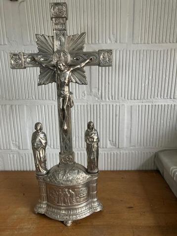 Kruisbeeld beschikbaar voor biedingen