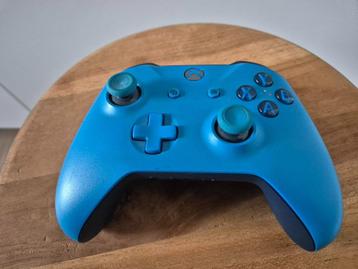 Blauwe Xbox controller beschikbaar voor biedingen