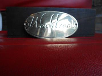 Bordje, plakkaat "wachtzaal" in messing beschikbaar voor biedingen