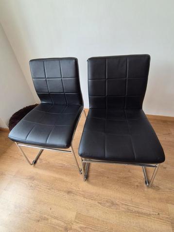 2 stoelen beschikbaar voor biedingen