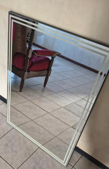 Spiegel  beschikbaar voor biedingen