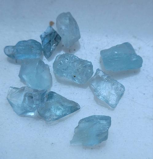 Aquamarijn blauwe kristallen 10 stuks uit Afghanistan (2), Verzamelen, Mineralen en Fossielen, Mineraal, Ophalen of Verzenden