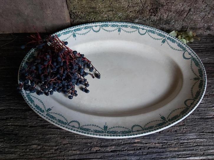Mooie beboterde ovalen serveerschaal / schaal St Amand Rene, Antiek en Kunst, Antiek | Servies los, Ophalen of Verzenden