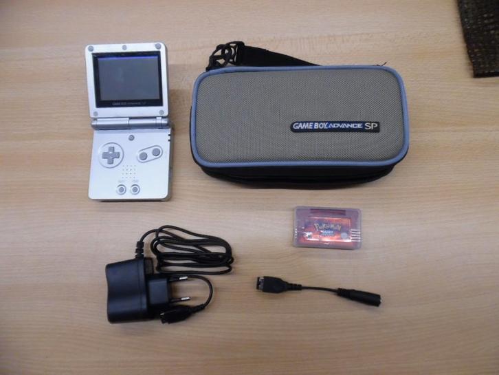 gameboy advance zilver mer een repro game, Games en Spelcomputers, Spelcomputers | Nintendo Game Boy, Gebruikt, Game Boy Advance SP