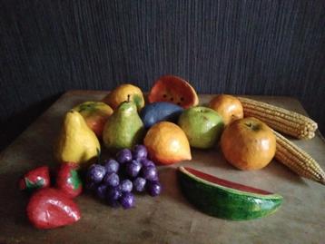 Prachtige papier-mache namaak fruit 18 stuks  beschikbaar voor biedingen