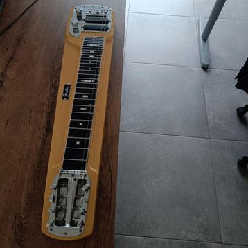 Fender deluxe 8 beschikbaar voor biedingen