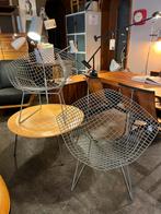 Diamond chair, Harry Bertoia voor Knoll, Enlèvement