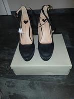 Zwarte pump ( even &odd) mt 40 met prijskaartje., Ophalen of Verzenden, Zo goed als nieuw, Zwart