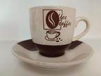 Tweekleurige koffieset van 4 kopjes en 4 schoteltjes, Ophalen, Zo goed als nieuw, Overige stijlen, Kop(pen) en/of Schotel(s)