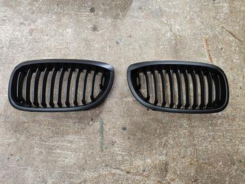 Grille set  Mat zwart  BMW E46 Sedan Touring 2003- (facelift beschikbaar voor biedingen