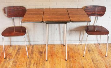 Bruine Formica Klaptafel + 2 Bruine Formica Stoelen beschikbaar voor biedingen
