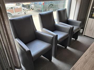 Stoelen beschikbaar voor biedingen