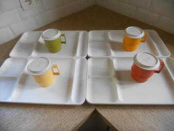 Tupperware-dienblad + picknick-/tv-beker (caravan-stacaravan beschikbaar voor biedingen