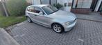 BMW 118i, Auto's, Automaat, Zwart, 4 cilinders, 5 deurs