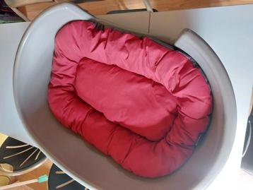 Hondenmand 60cm plastic met kussen  beschikbaar voor biedingen