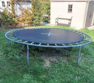 Gratis trampoline beschikbaar voor biedingen