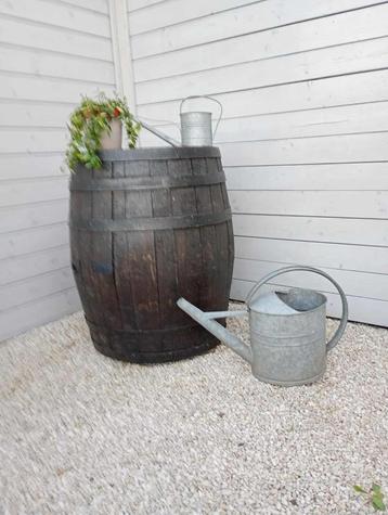 Houten wijnvat / regenton beschikbaar voor biedingen