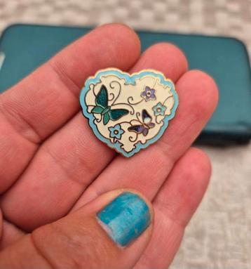 Prachtige vintage hartvormige Cloisonne bloemmotief broche  beschikbaar voor biedingen