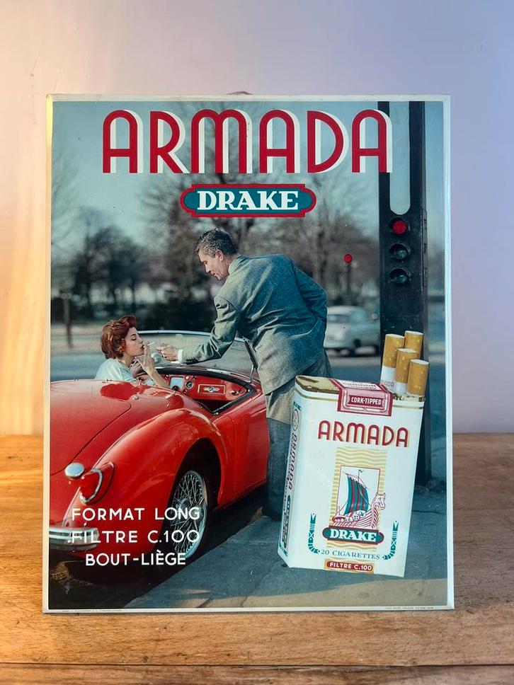 Affiche publicitaire : Cigarettes Armada Drake, 1958, Anvers, Verzamelen, Merken en Reclamevoorwerpen, Gebruikt, Reclamebord, Ophalen