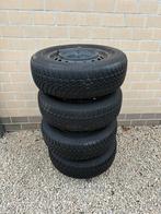 Winterbanden Dunlop 195/65 R 15 met velg en staander, Auto-onderdelen, Banden en Velgen, Ophalen, Gebruikt, Banden en Velgen, Winterbanden