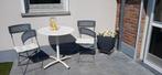 Mooi terrassetje!Wit tafeltje +2 grijze ijzeren stoelen., Tuin en Terras, Ophalen