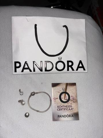 Pandora bandje + bedels beschikbaar voor biedingen