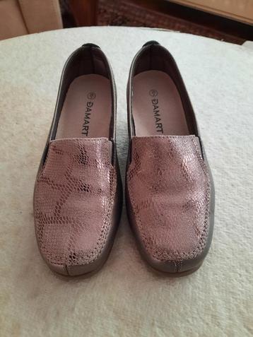 bronzen moccassins beschikbaar voor biedingen
