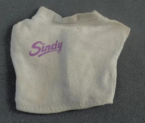 SINDY JEANS shirt kleding pop doll outfit abito toy, Verzamelen, Poppen, Zo goed als nieuw, Pop, Verzenden